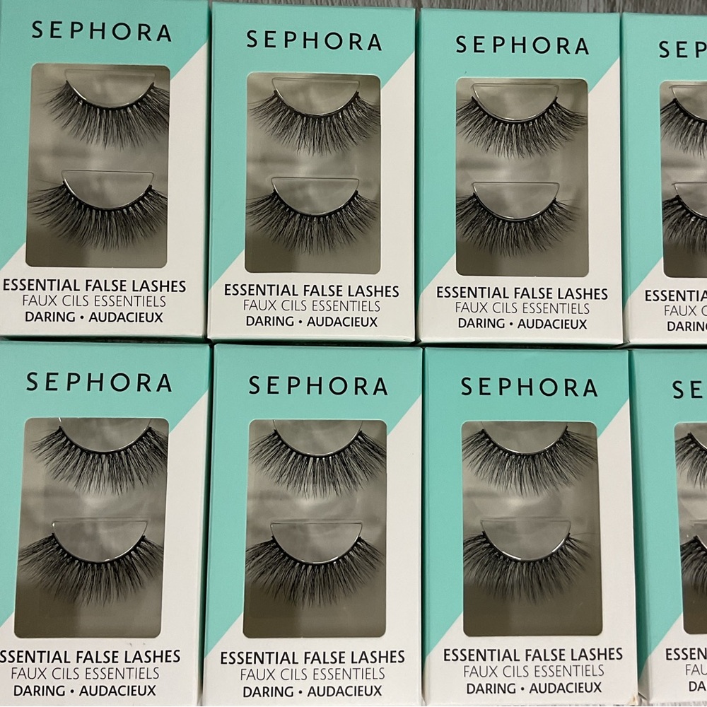 NIB Essential False Lashes In Daring